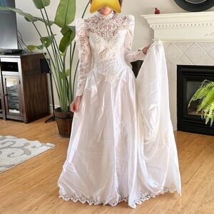 Vintage 1990’s Lace and Satin Bridal Gown Wedding Gown with Long Train